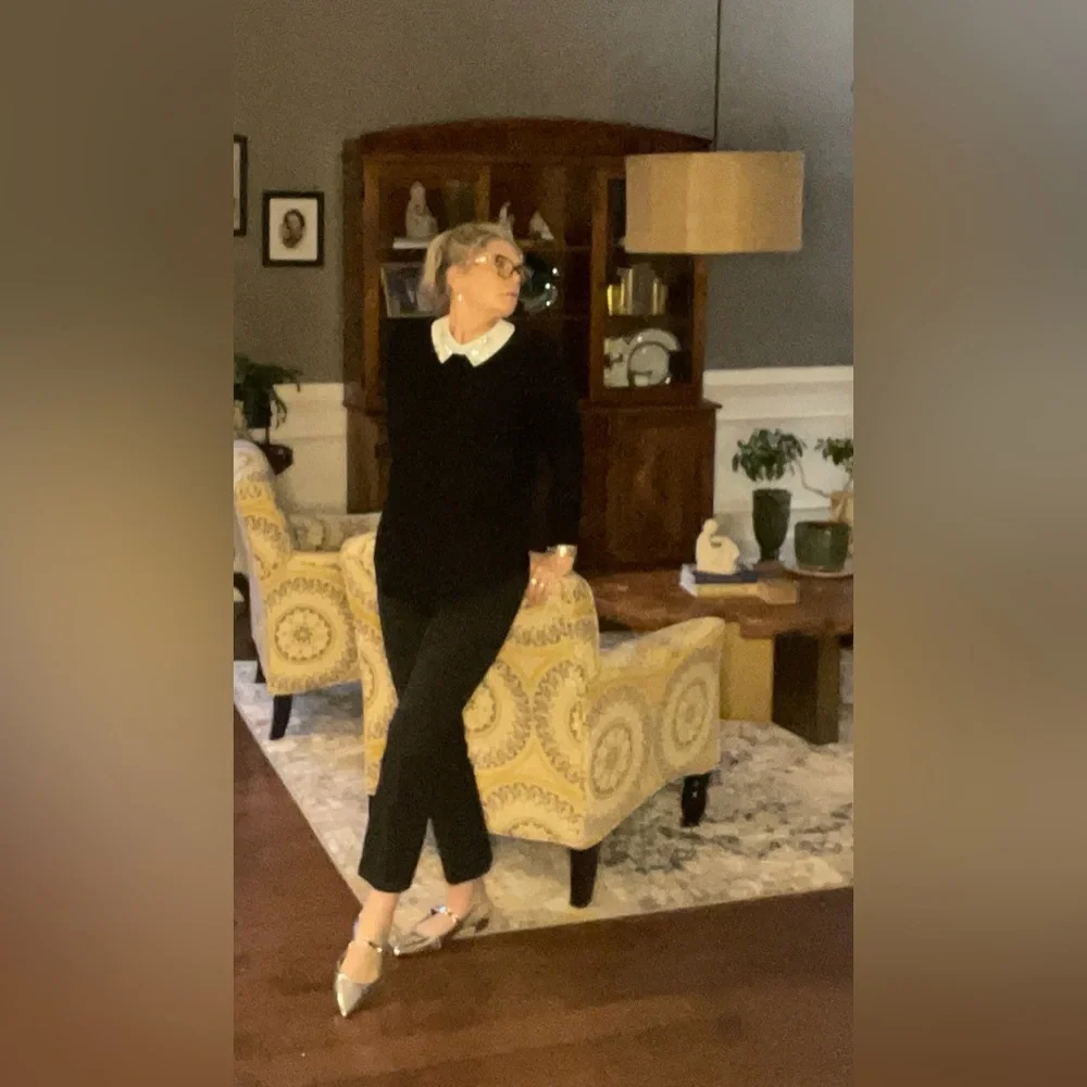 Elegant black sweater with embellished crystal collar. - Picture 5 of 8